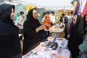 حضور پرشور کارکنان بهزیستی استان بوشهر در راهپیمایی ۲۲ بهمن؛ همگام با مردم و همراه با برپایی میز خدمت