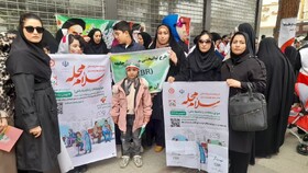 حضور پرشور کارکنان بهزیستی تاکستان در راهپیمایی ۲۲ بهمن؛ برپایی میز خدمت و اجرای پویش «سلام محله»