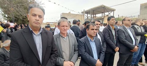 گزارش تصویری| حضور مدیر کل و کارکنان بهزیستی دره شهر در راهپیمایی یوم الله ۲۲بهمن ماه/دهها شهروند دره شهری به پویش "سلام محله" پیوستند