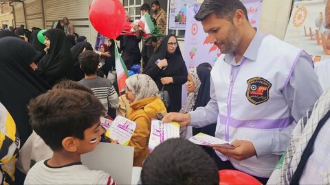حضور پرشور کارکنان بهزیستی استان بوشهر در راهپیمایی ۲۲ بهمن؛ همگام با مردم و همراه با برپایی میز خدمت