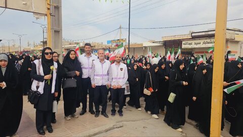 حضور پرشور کارکنان بهزیستی استان بوشهر در راهپیمایی ۲۲ بهمن؛ همگام با مردم و همراه با برپایی میز خدمت