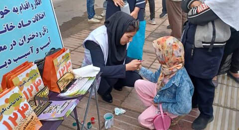 حضور پرشور کارکنان بهزیستی استان بوشهر در راهپیمایی ۲۲ بهمن؛ همگام با مردم و همراه با برپایی میز خدمت
