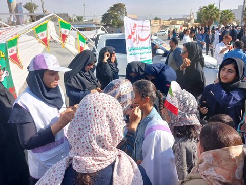 حضور پرشور کارکنان بهزیستی استان بوشهر در راهپیمایی ۲۲ بهمن؛ همگام با مردم و همراه با برپایی میز خدمت