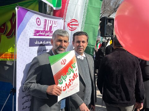 استقبال گسترده مردم از غرفه «سلام محله» در راهپیمایی ۲۲ بهمن / تأکید سرپرست بهزیستی فارس بر گسترش این پویش مردمی