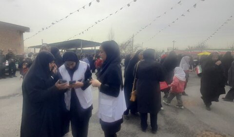 چهارباغ | حضور رئیس و کارکنان بهزیستی شهرستان چهارباغ در راهپیمایی یوم‌الله ۲۲ بهمن و برپایی غرفه سلام محله