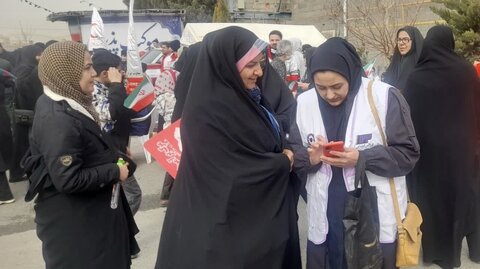 چهارباغ | حضور رئیس و کارکنان بهزیستی شهرستان چهارباغ در راهپیمایی یوم‌الله ۲۲ بهمن و برپایی غرفه سلام محله