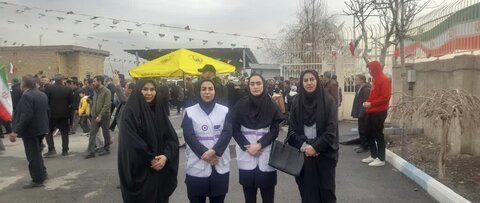 چهارباغ | حضور رئیس و کارکنان بهزیستی شهرستان چهارباغ در راهپیمایی یوم‌الله ۲۲ بهمن و برپایی غرفه سلام محله