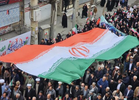 چهارباغ | حضور رئیس و کارکنان بهزیستی شهرستان چهارباغ در راهپیمایی یوم‌الله ۲۲ بهمن و برپایی غرفه سلام محله