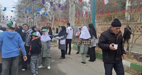 نظرآباد | حضور پرشور خانواده بزرگ بهزیستی شهرستان نظرآباد در راهپیمایی ۲۲ بهمن و جشن پیروزی انقلاب