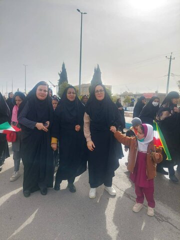 فسا|حضور فعال مسئول نمایندگی و مراکز مثبت زندگی بخش ششده و قره بلاغ در مراسم راهپیمایی ۲۲ بهمن و گسترش طرح پویش سلام محله