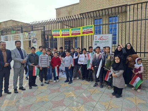 فسا|حضور فعال مسئول نمایندگی و مراکز مثبت زندگی بخش ششده و قره بلاغ در مراسم راهپیمایی ۲۲ بهمن و گسترش طرح پویش سلام محله