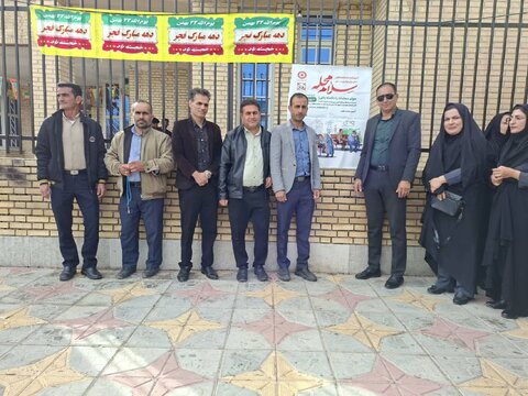 فسا|حضور فعال مسئول نمایندگی و مراکز مثبت زندگی بخش ششده و قره بلاغ در مراسم راهپیمایی ۲۲ بهمن و گسترش طرح پویش سلام محله