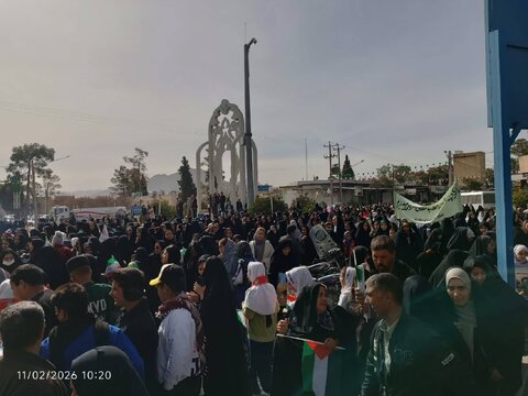 خرامه|حضور پرسنل بهزیستی و اورژانس اجتماعی شهرستان خرامه در راهپیمایی ۲۲ بهمن