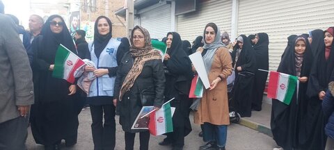 اشتهارد | حضور پرشور کارکنان و مددجویان بهزیستی اشتهارد در راهپیمایی باشکوه ۲۲ بهمن