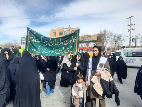 آباده|حضور پرشور نیروهای اورژانس اجتماعی در راهپیمایی ۲۲ بهمنبه گزارش روابط عمومی اداره بهزیستی شهرستان آباده