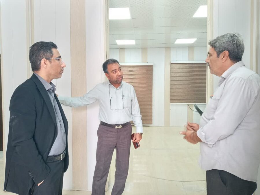 بازدید معاون توسعه مدیریت و منابع بهزیستی هرمزگان از ساختمان در دست تعمیر خانه امن زنان 
