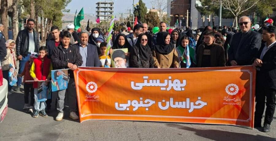 حضور همکاران و خانواده ها به همراهی مدیرکل در مراسم راهپیمایی ۲۲بهمن