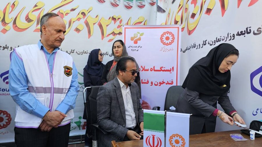 تبیین خدمات بهزیستی در راهپیمایی ۲۲ بهمن با اجرای پویش «سلام محله»
