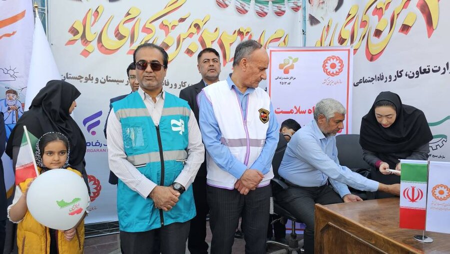 تبیین خدمات بهزیستی در راهپیمایی ۲۲ بهمن با اجرای پویش «سلام محله»
