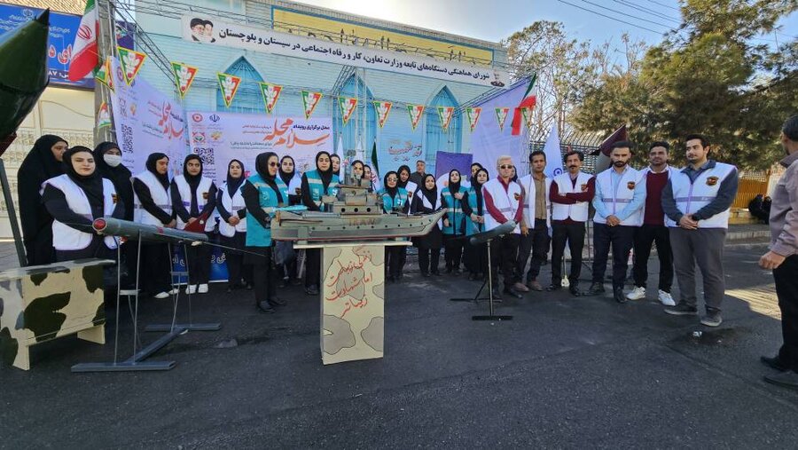 تبیین خدمات بهزیستی در راهپیمایی ۲۲ بهمن با اجرای پویش «سلام محله»
