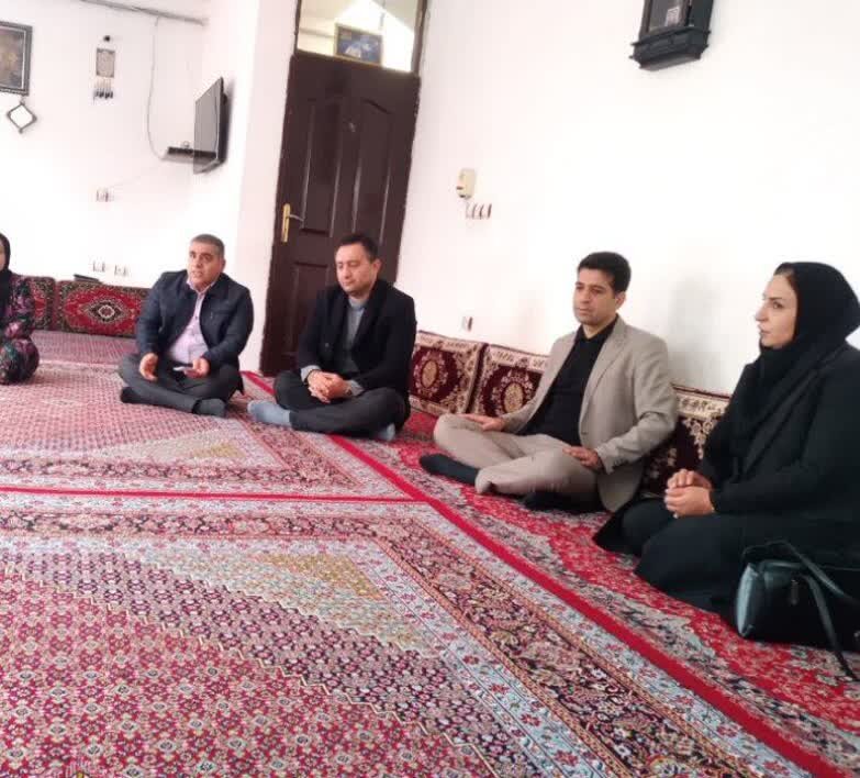 دیدار بخشدار و رئیس بهزیستی کامیاران با معلولین شهر موچش