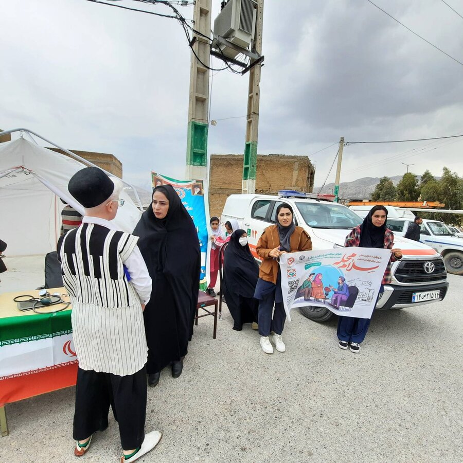 دزپارت|برپایی میز خدمت و پویش سلام محله در مسیر راهپیمایی ۲۲ بهمن