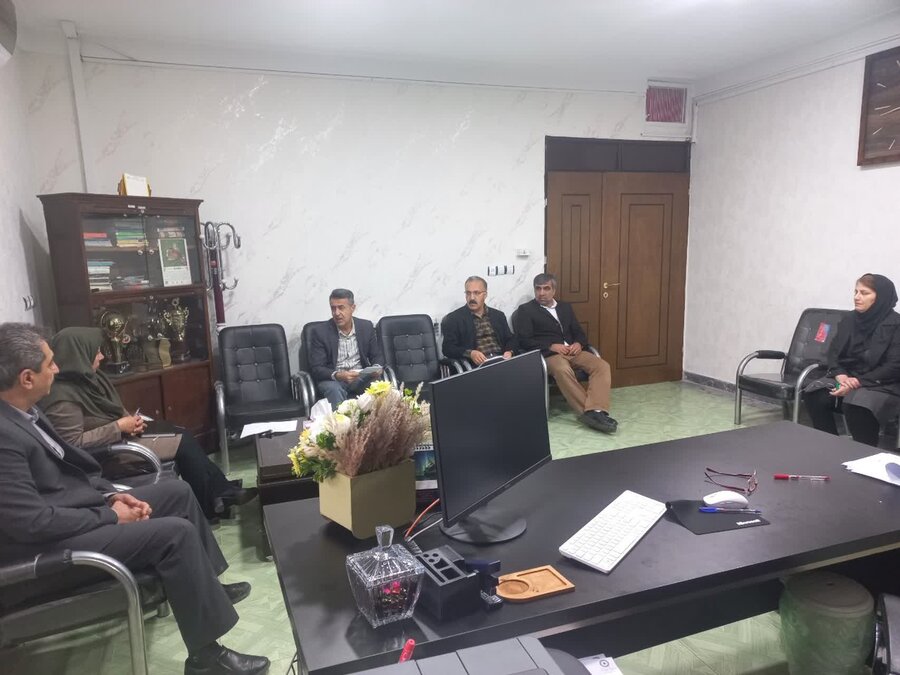 هم‌اندیشی اجرای شیوه‌نامه پارلمان مشورتی دانش‌آموزان در سقز برگزار شد 