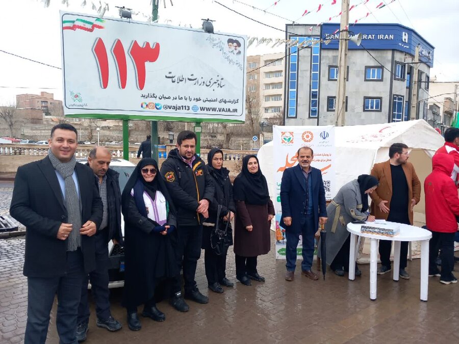 نمین| همزمان با فرارسیدن سالروز پیروزی شکوهمند انقلاب اسلامی؛ برگزاری غرفه پویش سلام محله