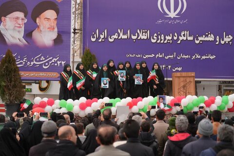 فیلم | حضور بهزیستی شهرستان ملایر در راهپیمایی ۲۲ بهمن