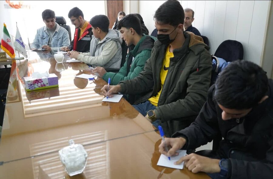 برگزاری نشست طرح پارلمان دانش‌آموزی در اداره بهزیستی مهاباد 