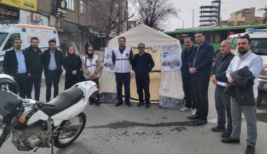 حضور میدانی بهزیستی و اورژانس اجتماعی بوکان در ۲۲ بهمن با برپایی میز خدمت و اجرای نمادین پویش سلام محله