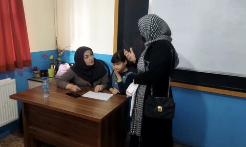 کرج | ارائه خدمات تخصصی رایگان در اردوی جهادی سلامت سهرابیه