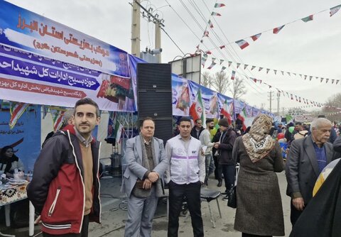 کرج | حضور فعال تیم اورژانس اجتماعی در راهپیمایی یوم الله ۲۲ بهمن