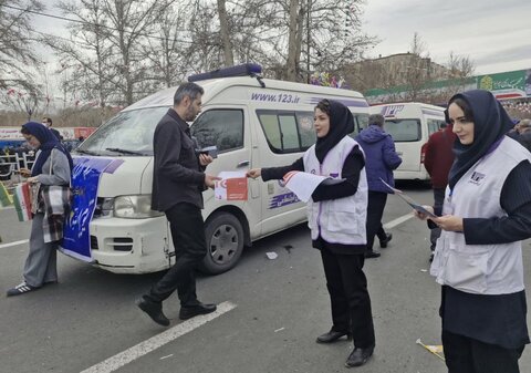 کرج | حضور فعال تیم اورژانس اجتماعی در راهپیمایی یوم الله ۲۲ بهمن