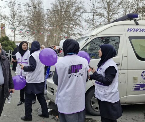 کرج | حضور فعال تیم اورژانس اجتماعی در راهپیمایی یوم الله ۲۲ بهمن