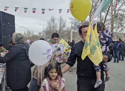 کرج | حضور فعال تیم اورژانس اجتماعی در راهپیمایی یوم الله ۲۲ بهمن