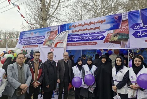 کرج | حضور فعال تیم اورژانس اجتماعی در راهپیمایی یوم الله ۲۲ بهمن