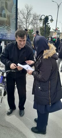 گزارش تصویری | توزیع بروشور طرح «سلام محله» میان کارکنان ادارات و عموم مردم در شهرستان درگزین