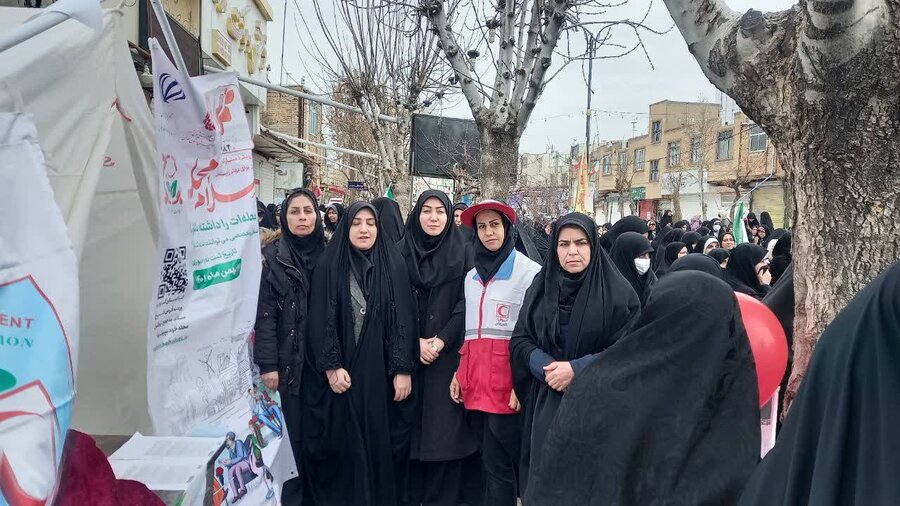 فیلم | اجرای پویش سلام محله بهزیستی درگزین در راهپیمایی ۲۲ بهمن