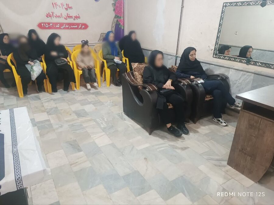 کارگاه آموزشی مهارت‌های زندگی همزمان با دهه فجر در اسدآباد