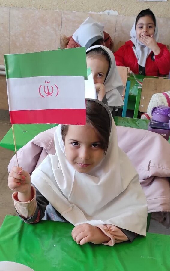 رویداد «پرچم ایران»؛ تلفیق شور انقلاب و آموزش در روستای گنده‌جین