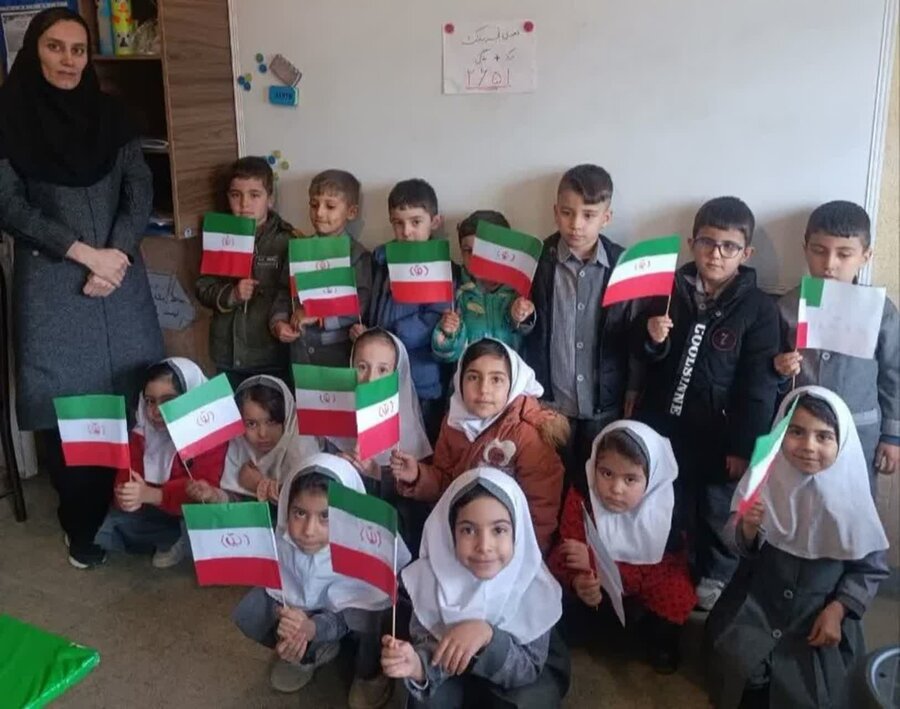 رویداد «پرچم ایران»؛ تلفیق شور انقلاب و آموزش در روستای گنده‌جین