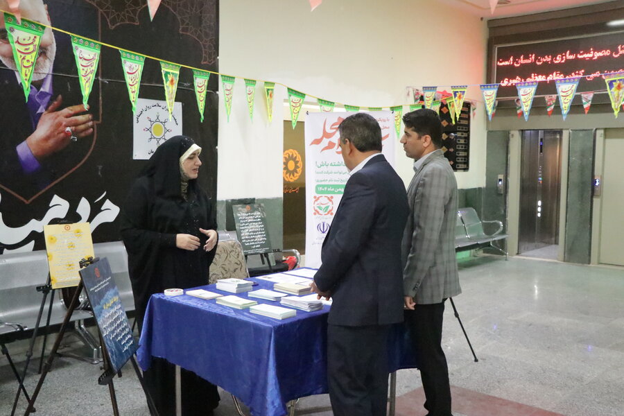 بازدیدمدیر کل بهزیستی کرمان از غرفه معرفی فعالیت‌ها و دستاوردهای همیاران سلامت روانی–اجتماعی