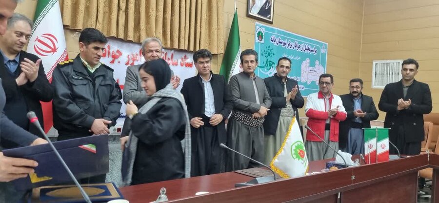 تقدیر از مددجویان موفق بانهای در ششمین جلسه ستاد ساماندهی امور جوانان