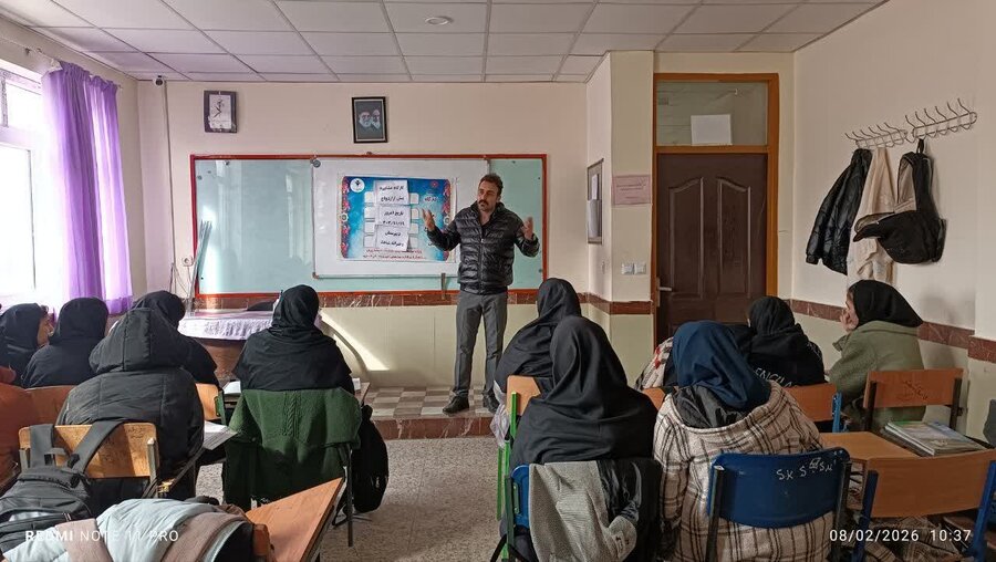 جلسه مشاوره پیش از ازدواج ویژه دانشآموزان شهرستان قروه برگزار شد