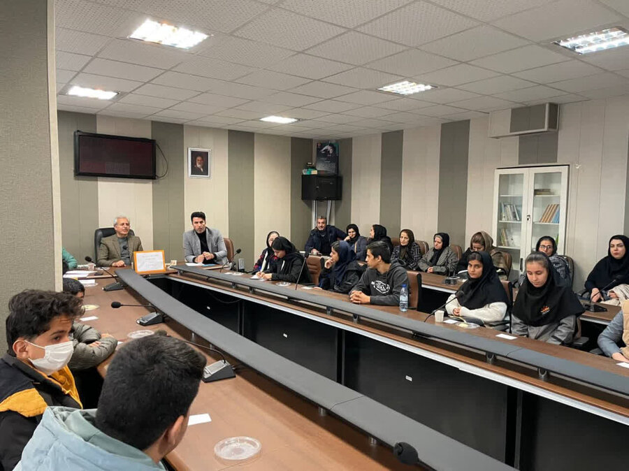 نخستین انتخابات پارلمان مشورتی دانش‌آموزان شهرستان قروه برگزار شد
