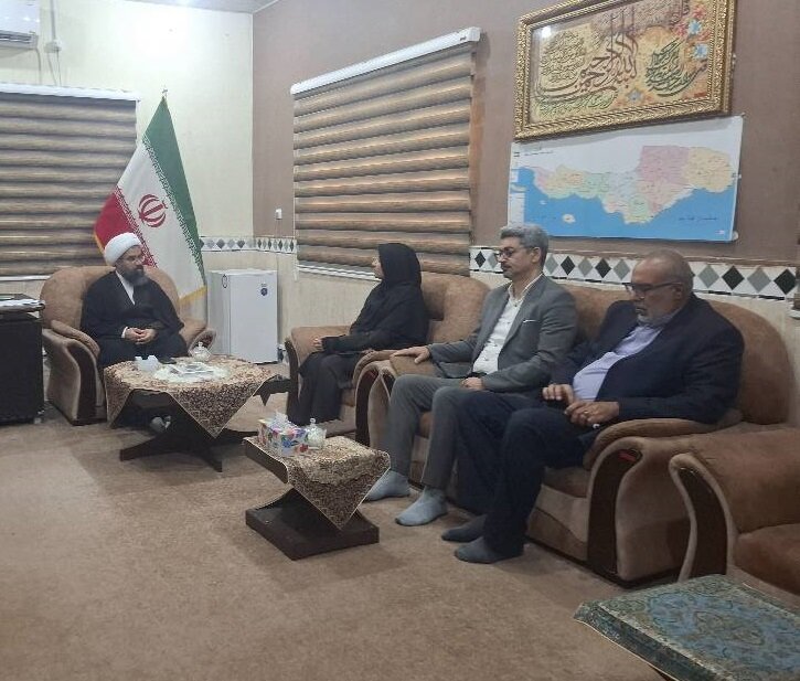 دیدار مدیرکل بهزیستی هرمزگان با امام جمعه بندرلنگه ؛ تاکید بر پیشگیری از معلولیت ها