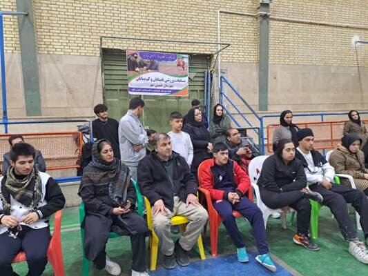خمینی‌شهر| برگزاری مسابقه دومیدانی نابینایان و کم بینایان