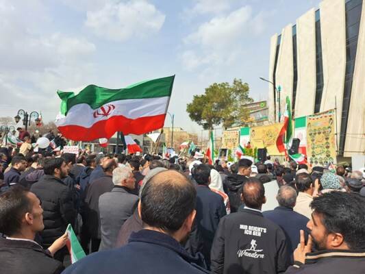خمینی‌شهر|  حضور خانواده بهزیستی در راهپیمایی باشکوه ۲۲بهمن