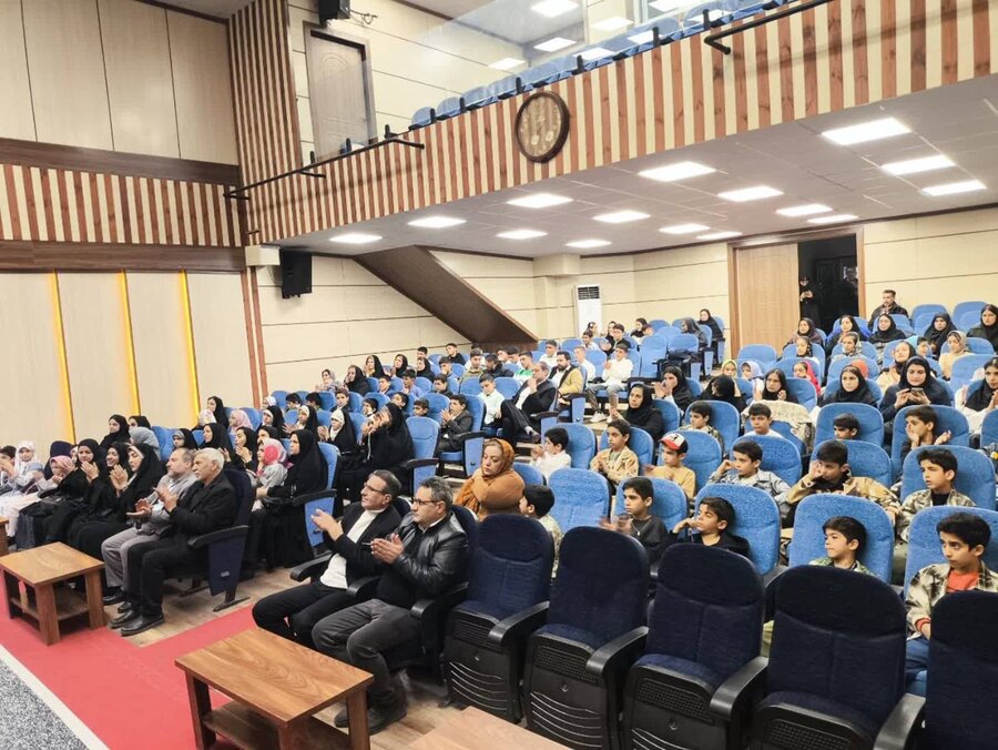 پاکدشت | برگزاری جشن دهه فجر «ایران من، خانهی من» در سالن شهرداری پاکدشت | برگزاری جشن دهه فجر «ایران من، خانهی من» در سالن شهرداری